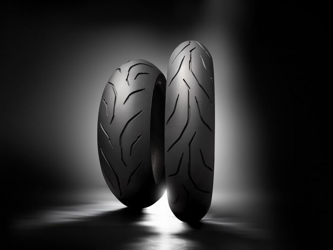 Dunlop stellt neuen Hypersportreifen SportSmart Mk4 vor.