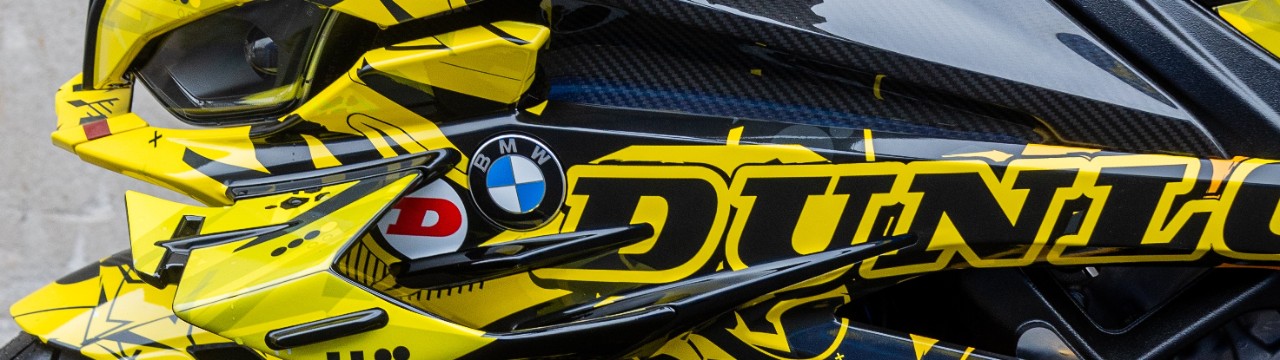 Nahaufnahme eines Motorrads der Marke Dunlop